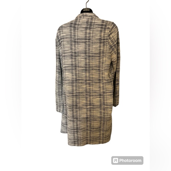 Melody’s black and white sweater cardigan - Picture 6 of 8